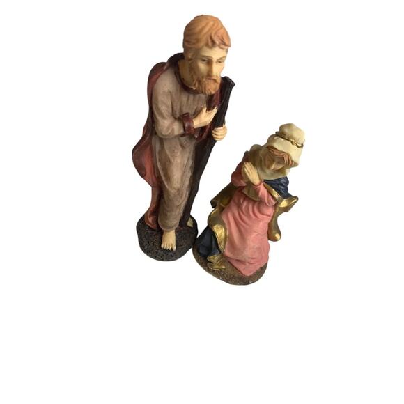 Nativity Resin Figurine Christmas Mary Kneeling Joseph 4 Inch - Picture 3 of 7
